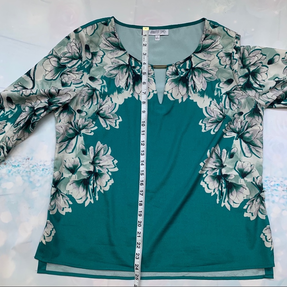 Jennifer Lopez green emerald  floral blouse - Picture 7 of 8